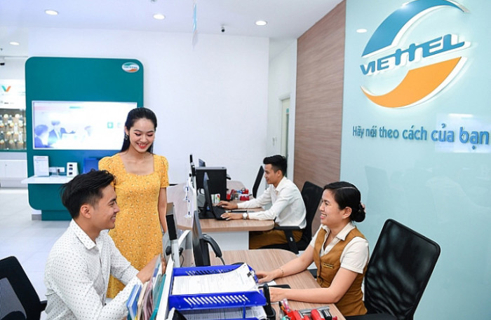 Bạn có thể tiến hành đổi đầu số điện thoại tại quầy giao dịch của viễn thông