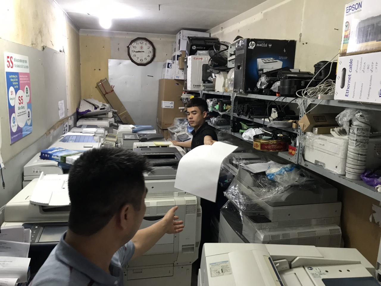 Thanh lý thiết bị văn phòng: ups, máy chiếu, máy in, máy photopy Q. Phú Nhuận